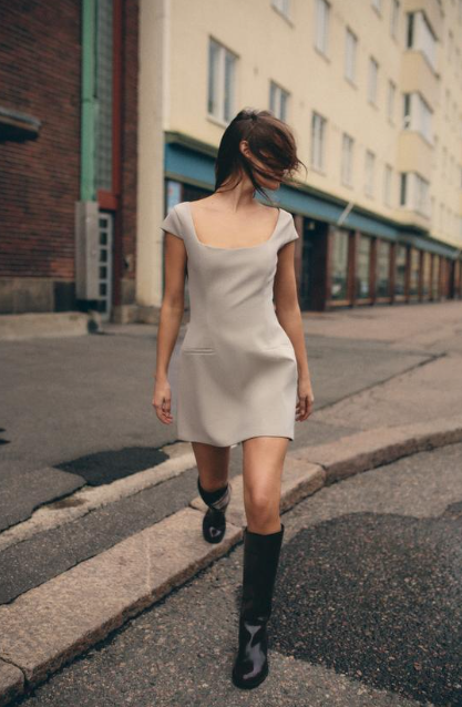 Vestit curt entallat